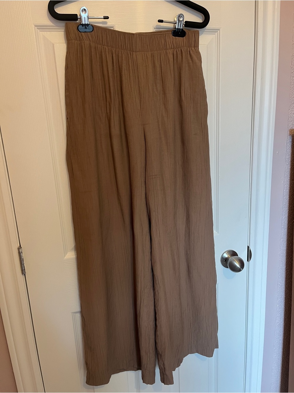 Wide-Leg Elastic Waist Crinkle Texture Pants in Brown